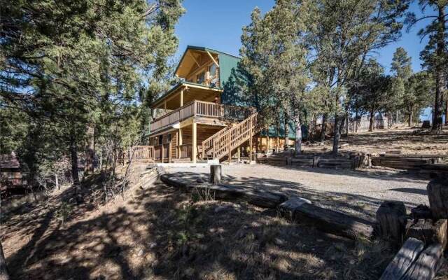 Lucky Bear Lodge - Three Bedroom Cabin
