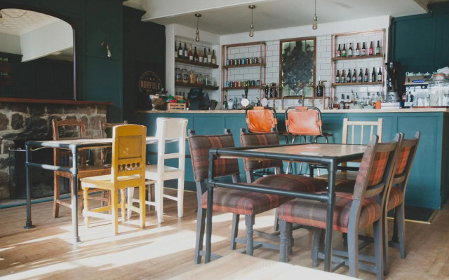 Norfolk Arms Hotel
