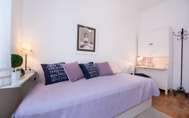 Spacious Chic Residence