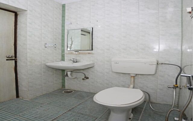 OYO 9530 Hotel Naval Residency