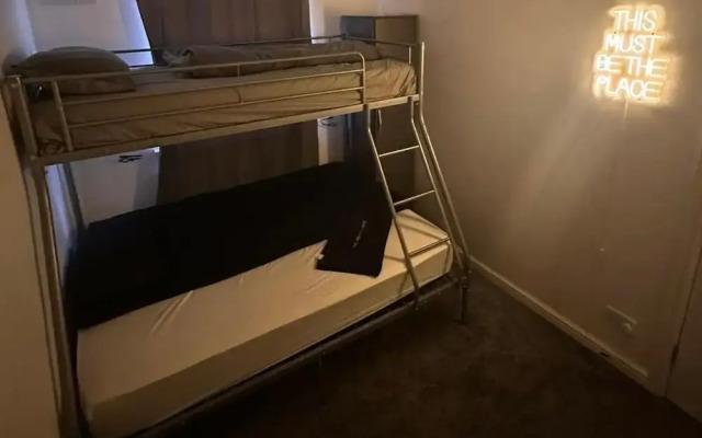 The Hideaway Home BD5 - 2 Bed Lovely Modern House
