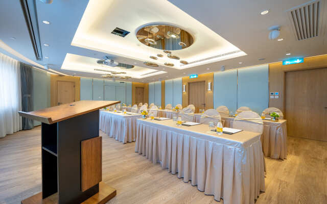 Grand Dragon Hotel