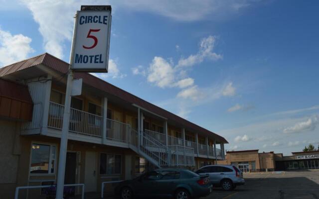 Circle 5 Motel