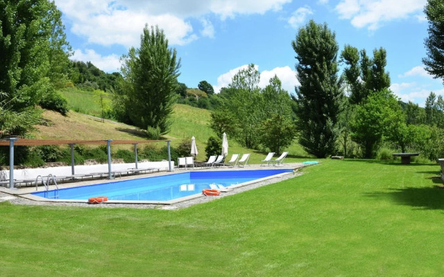 Hillside Retreat With a View