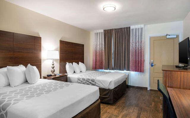 Downtown Hollywood Gardens Inn & Suites