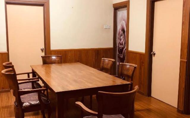 3 Rooms Apt @ Crown Imperial Court