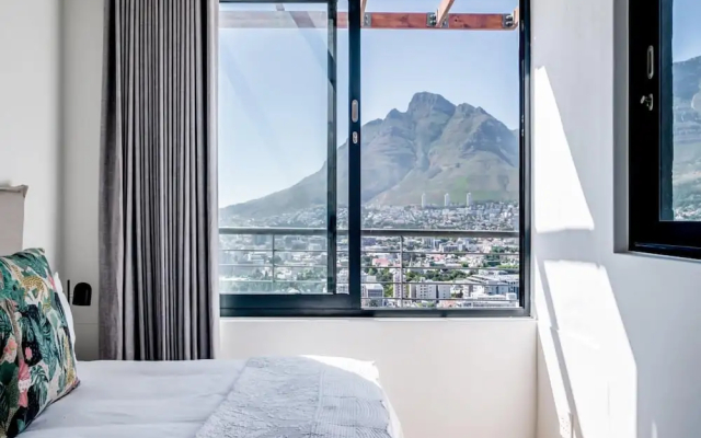 Penthouse w Table Mountain Views Pride View