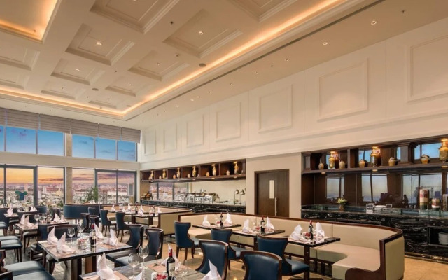 Modern 2 Br Apartment at 4points Opposite Beach