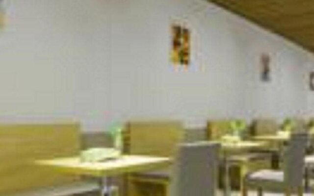 Motel 168 Shenzhen Futian Port Guihua Road Branch
