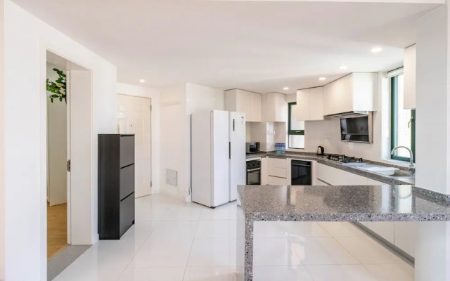 Tyms Spacious 4BR 2BA Apt Xujiahui