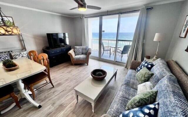 Pelican Beach 0807 1 Bedroom Condo by Pelican Beach Management