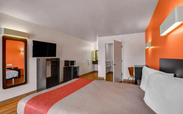 Motel 6 Moultrie, GA