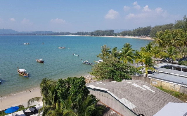 Beachfront Apartment - Walk in the Sand