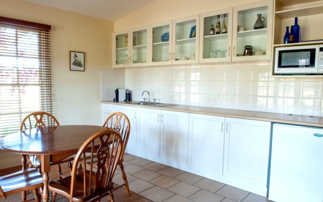 Byronsvale Vineyard and Accommodation