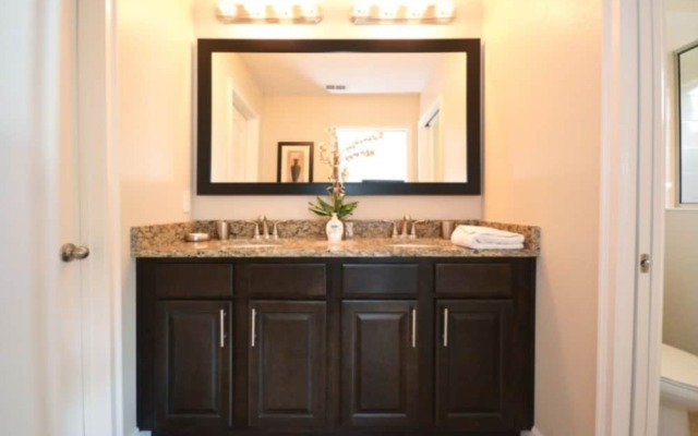 Fountains Retreat 4 Bedroom Condo by RedAwning