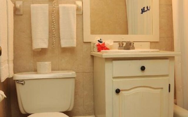 Doctors Cave Beach Hotel