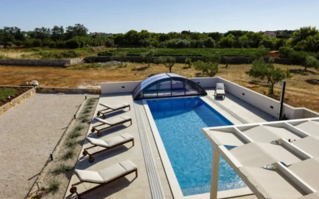 Rustic Villa Perosa With Heated Pool