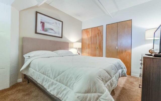 Bluebird Suites at the Warehouse District