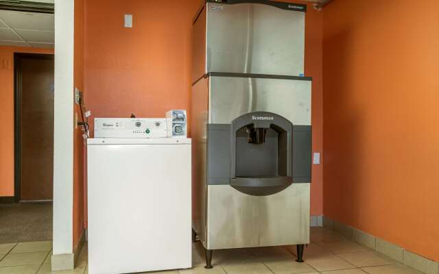 Motel 6 Albert Lea, MN