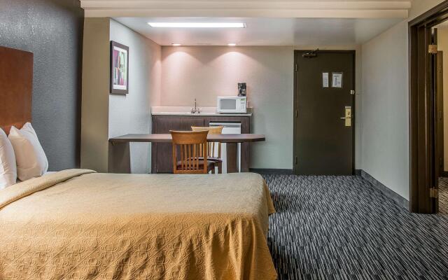 Quality Inn and Suites Livonia