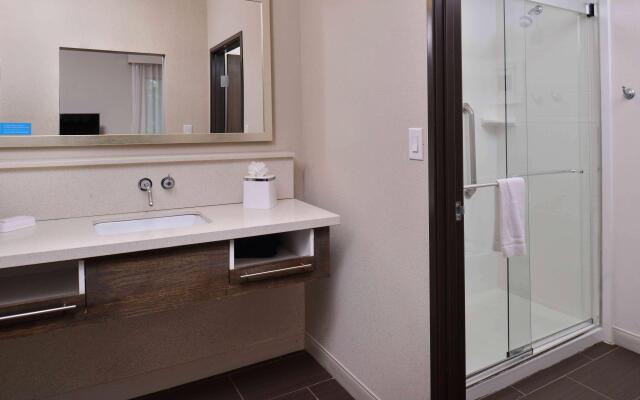 Hampton Inn & Suites Dallas Market Center