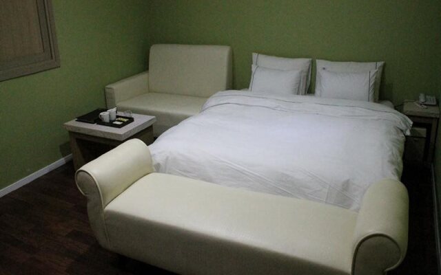 Central Plaza Hotel