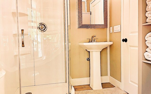 18 Son's Geronimo - Birdhouse Cabin