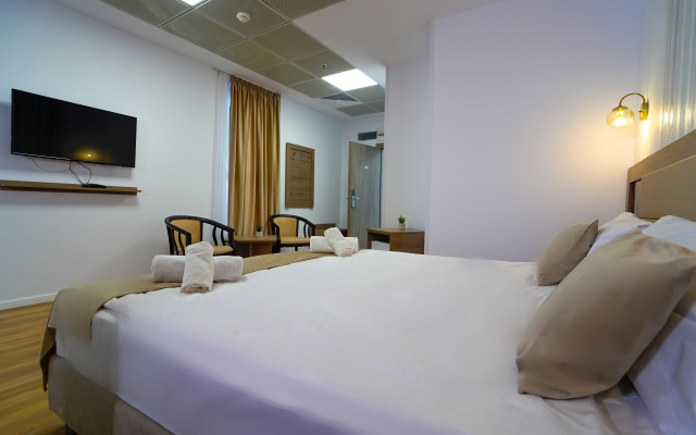 Sir Fundeni Hotel