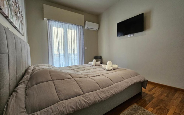 J G Luxury Apartment - Athens Town