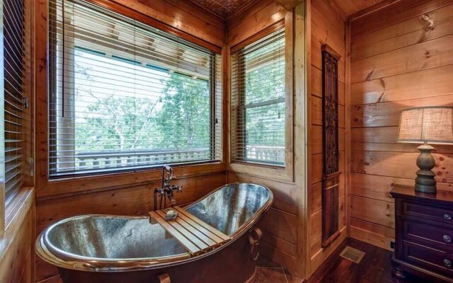 Bear Elegance - Three Bedroom Cabin