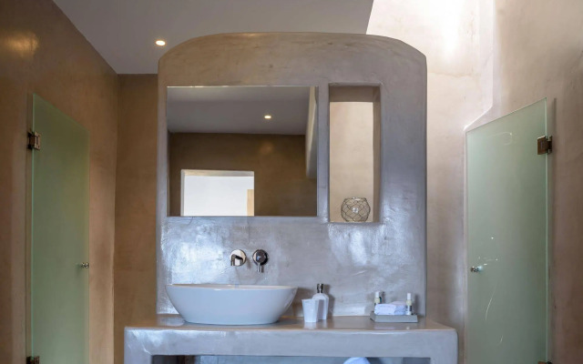 Earino Suites and Villas