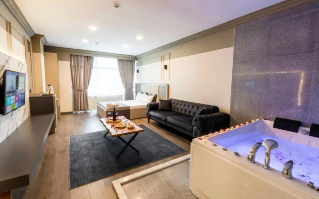 Royal Luxury Suites Hotel