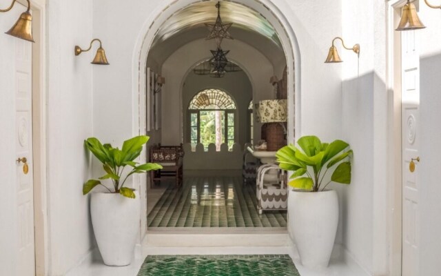 Breathtaking Villa In 02 Acres Of Tropical Walled-in Gardens