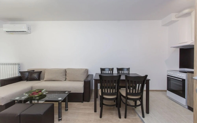 Modern 1bdr Apartment Near Center - Free Parking