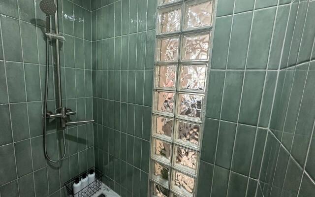 Crystalbox (Кристалбокс) на улице Коминтерна 15