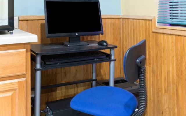 Super 8 Motel - Warrenton