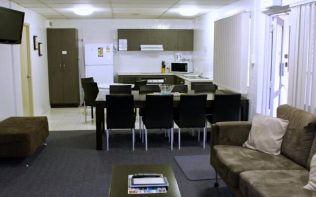 Cedar Lodge Motel Townsville