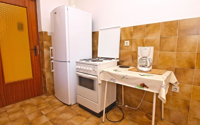 Apartment 711
