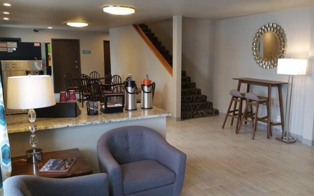 Sandhill Inn & Suites