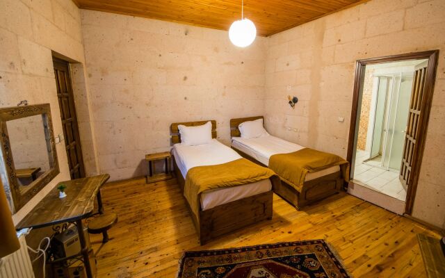 Elite Cave Suites
