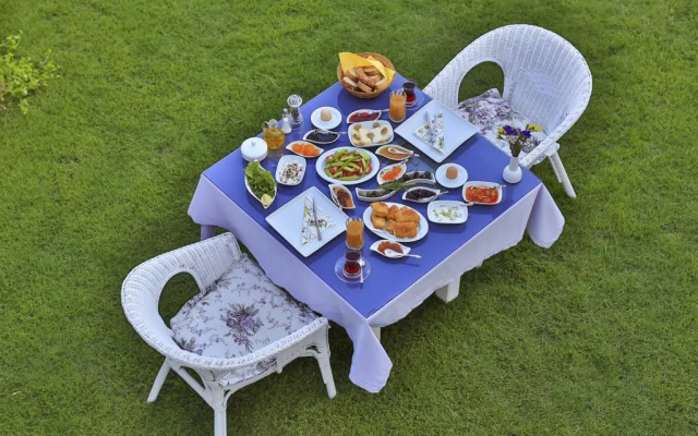 Kiraz Otel Alacati