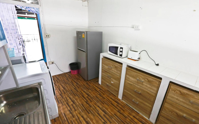 Zee Thai Hostel