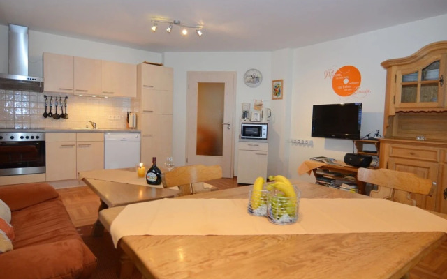 Holiday Flat With Swimming Pool in Prackenbach