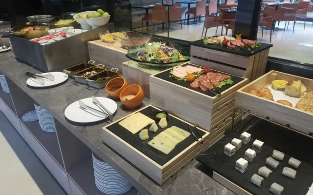 Shanghai T Plus Hotel Residence