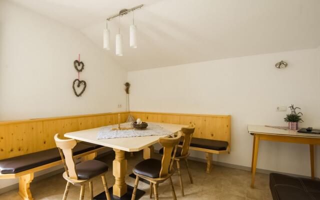 Lovely Apartment in Hainzenberg