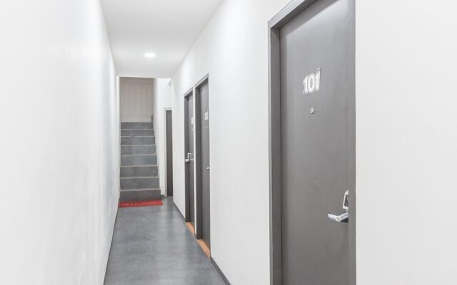 OYO 386 Hey Hotel