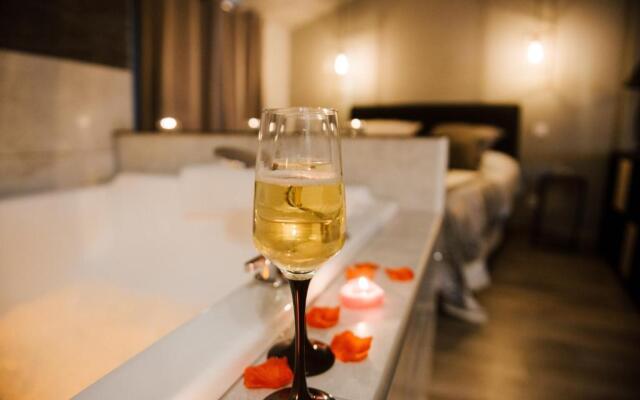 La Suite Romantique avec Jacuzzi au Cœur de Perpignan