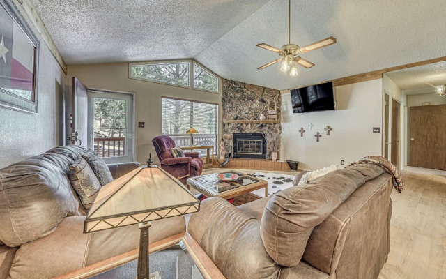 1 Mi to Downtown Ruidoso: Peaceful Forested Cabin!