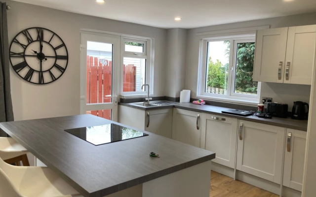Leeward House - Donnini Apartments