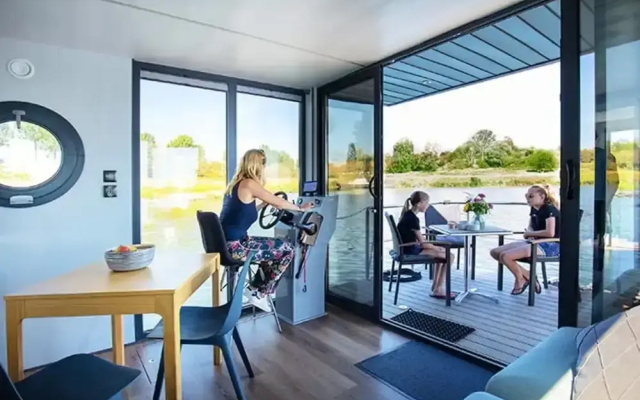 Lovely Houseboat in Kinrooi With Terrace
